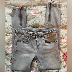 Women’s Bexton Burberry skinny jeans with zippers!
